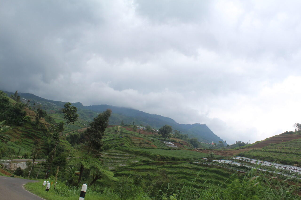 touring naik motor bareng istri