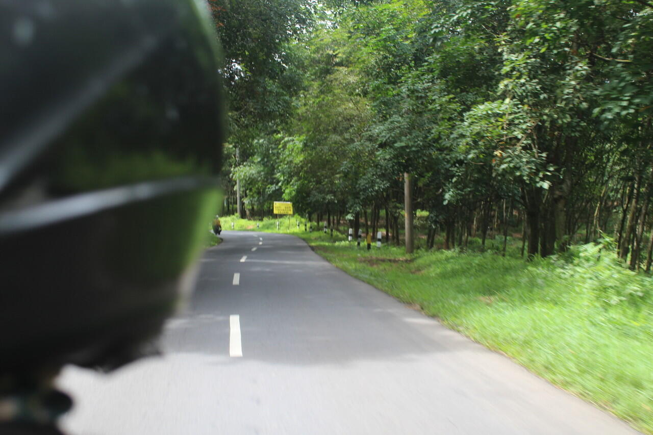 touring naik motor bareng istri