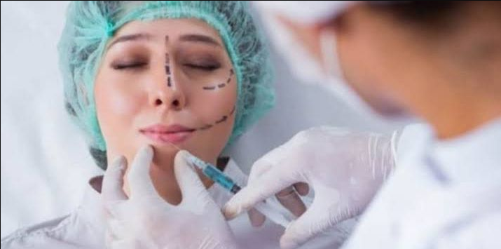 Perempuan Tak Dikenal Keluarga Setelah Menjalankan Operasi Plastik