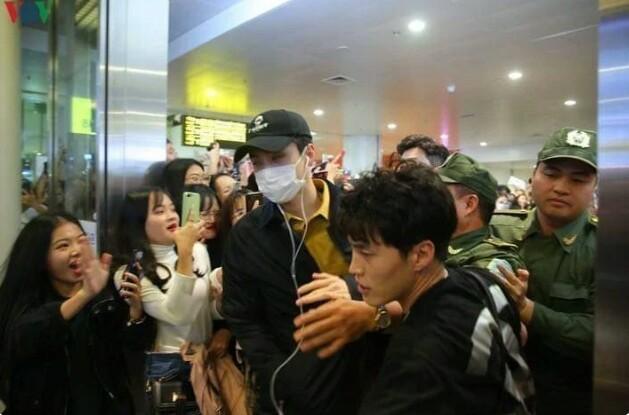Mimpi Buruk Sehun dan Chanyeol EXO di Bandara Vietnam. Jangan Terulang Lagi Yaaaa