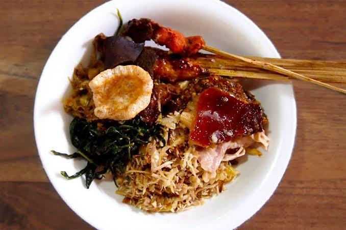 10 REKOMENDASI TEMPAT MAKAN BABI GULING TERENAK DI BALI