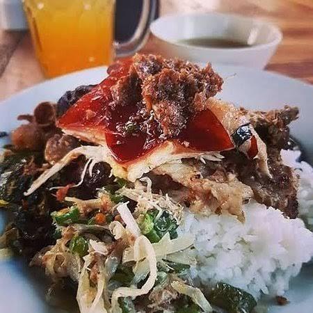 10 REKOMENDASI TEMPAT MAKAN BABI GULING TERENAK DI BALI