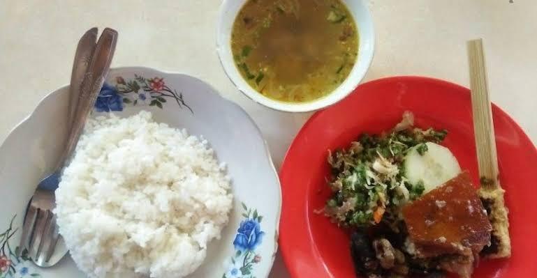 10 REKOMENDASI TEMPAT MAKAN BABI GULING TERENAK DI BALI