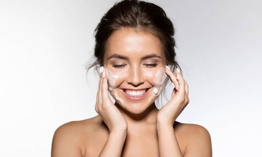 Cara Membuat Makeup Lebih Tahan Lama di Wajah Berminyak