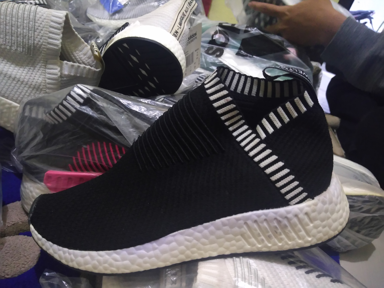 &#91;WTS&#93; SUPPLIER SEPATU ADIDAS, BORONGAN, SATUAN BISA.