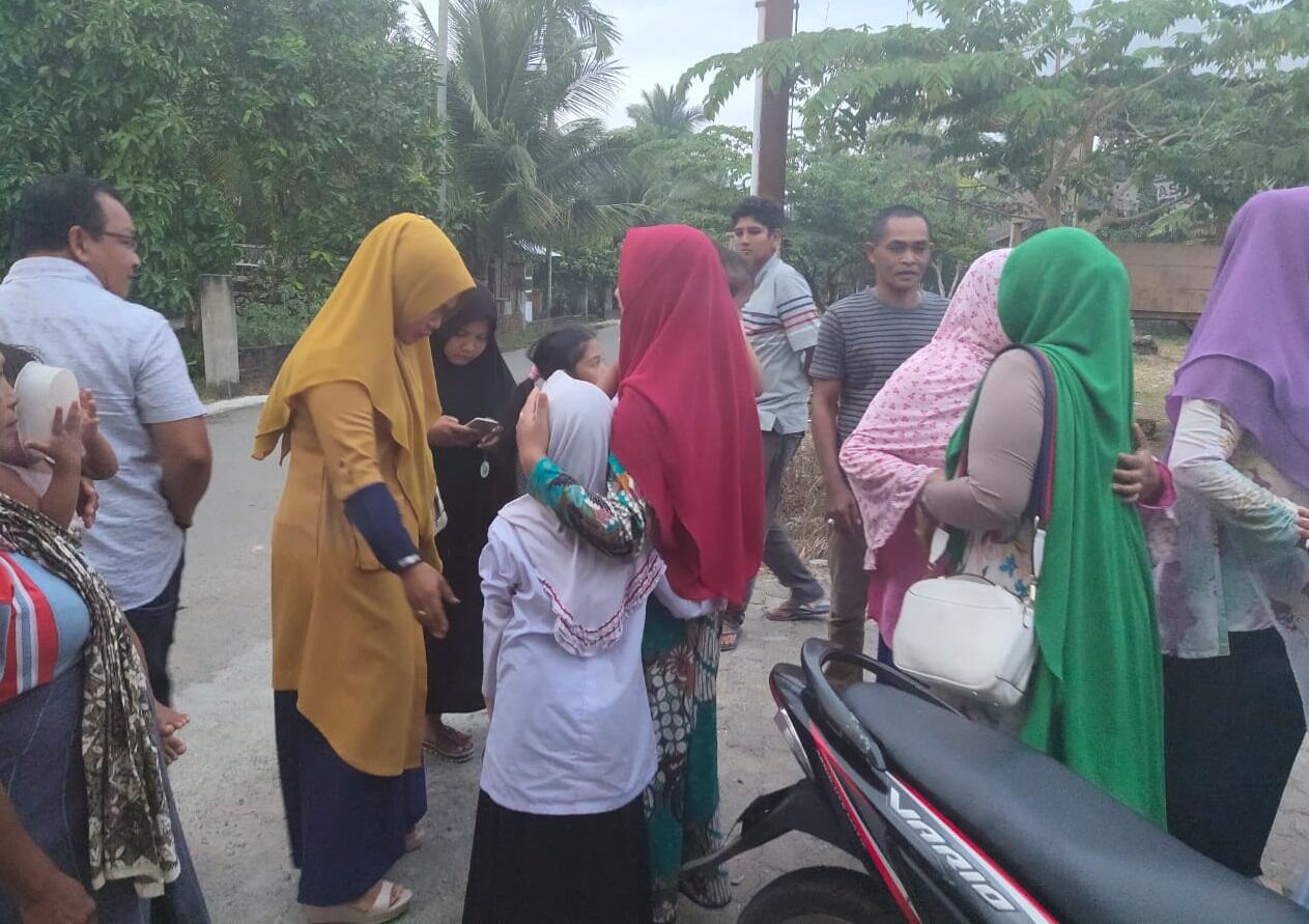 Tangis Haru Warga Lepas Kepergian Bocah di Bireuen yang Dianiaya Ibu Tiri