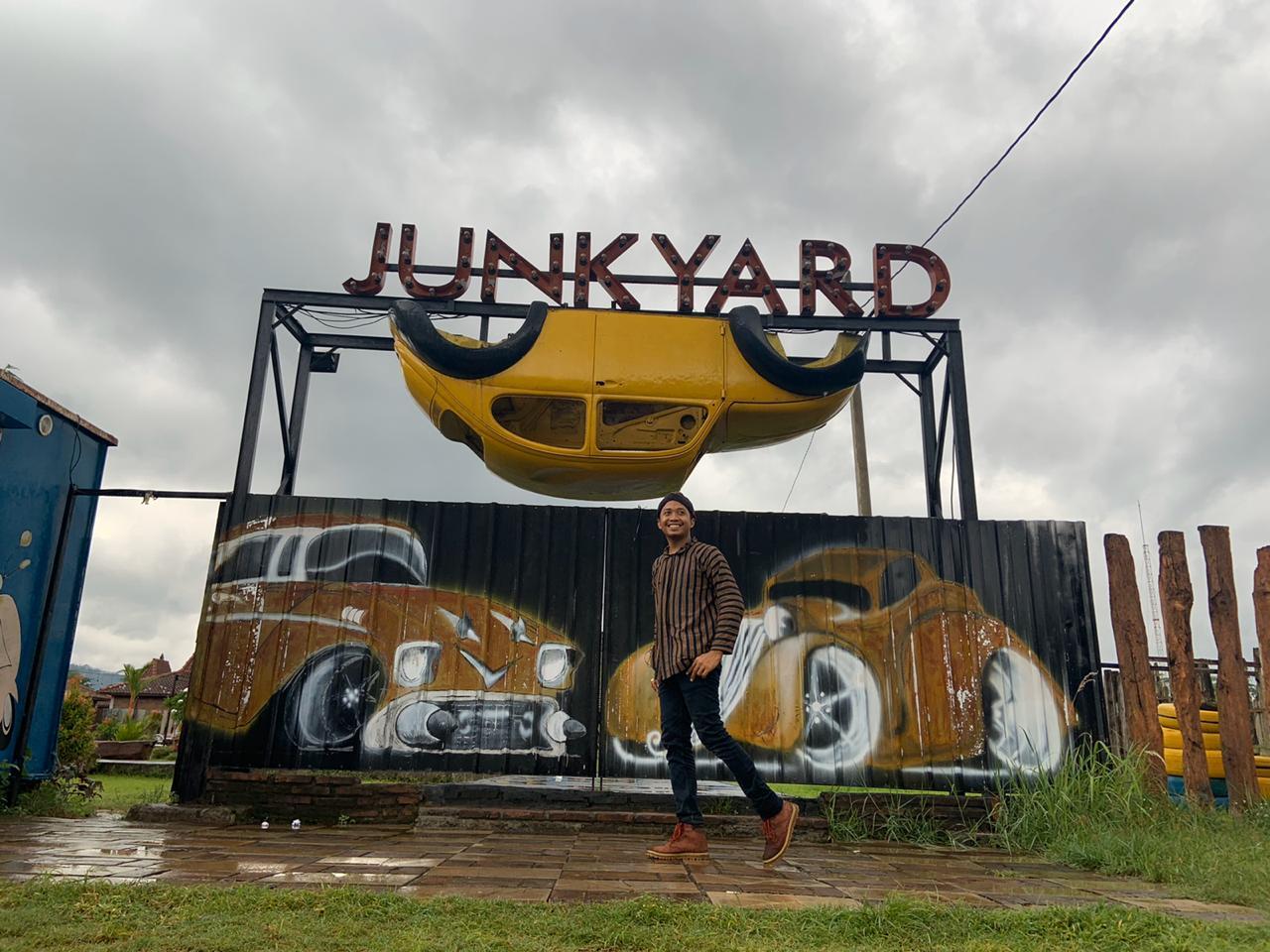 Junkyard Auto Park (Kreativitas tanpa Batas, Rongsokan pun jadi Spot Swaphoto Indah)