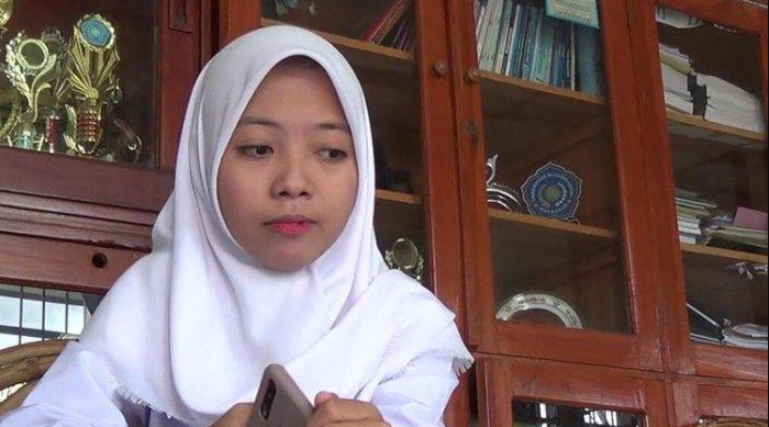 Remaja Perempuan Indonesia Menemukan 2 Saudari Kembarnya Lewat Twitter