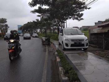 10 Kekonyolan Parkir Kendaraan Darat, Laut dan Udara! Ada Pesawat di Parkiran Mobil? 