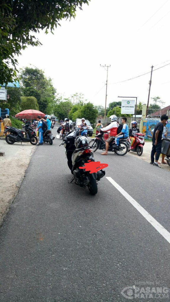 10 Kekonyolan Parkir Kendaraan Darat, Laut dan Udara! Ada Pesawat di Parkiran Mobil? 