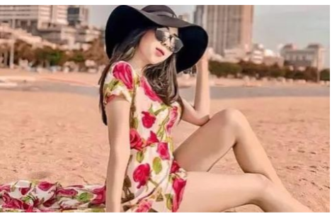 4 Potret Aduhai Pramugari Putri Melly yang Bikin Cowok Pengen Terbang Bareng!