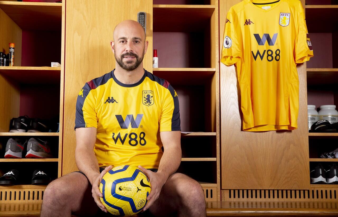 Resmi ke Aston Villa, Pepe Reina Ramaikan Panggung Pemain Spanyol di EPL 