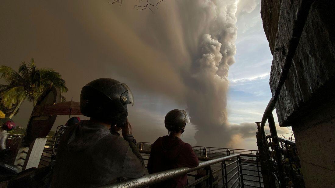 12 Potret Mengerikan Letusan Gunung Taal , Filipina.