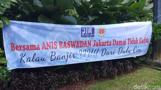 Demo di Balai Kota Jakarta: Tarung Wacana, 'Kompak' Salah Eja Nama