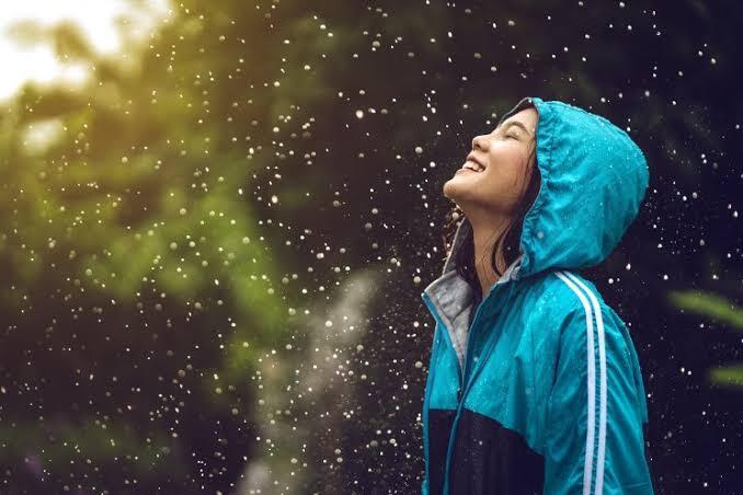 5 Tips Jitu Agar Traveling di Musim Hujan Tetap Seru dan Berkesan. Jangan Tumbang!