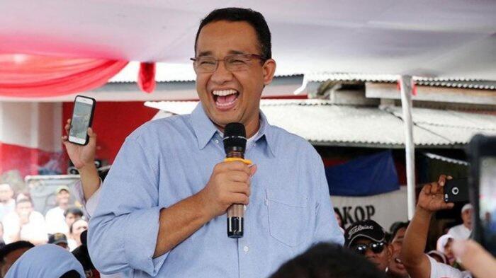 FOTO: Aksi Massa Pro dan Kontra Anies Baswedan di Depan Balai Kota