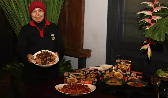 Udah tau belom sama ibu yang satu ini ? sosok yang menciptakan lezatnya rasa indomie