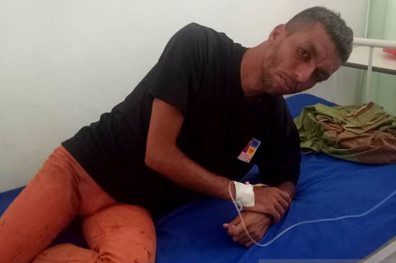 Pria Yang Berenang Di Tengah Cuaca Buruk Karena Gak Ada Uang