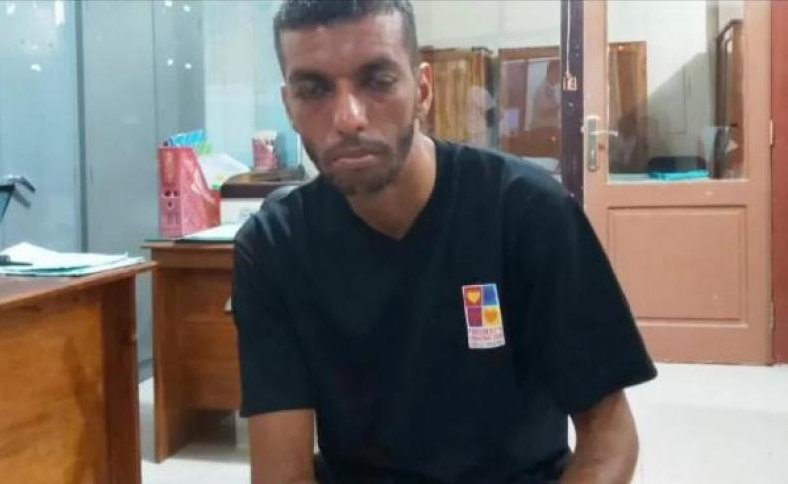 Pria Yang Berenang Di Tengah Cuaca Buruk Karena Gak Ada Uang