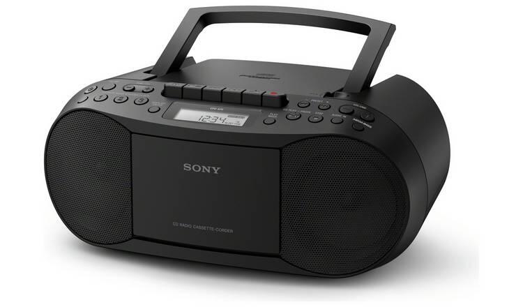 Masih Dengerin Radio? Ini Nih 3 Hal Yang Menarik Saat Mendengarkan Radio 