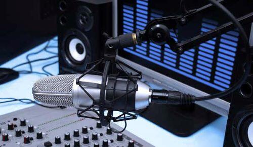 Masih Dengerin Radio? Ini Nih 3 Hal Yang Menarik Saat Mendengarkan Radio 