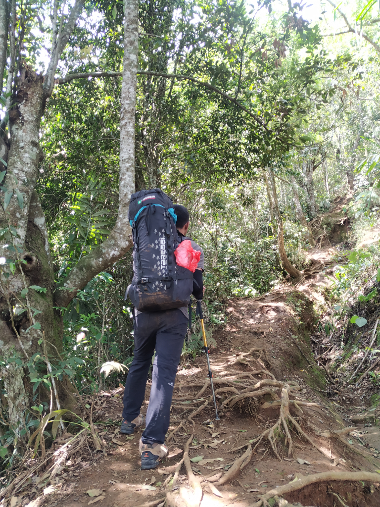 SANTUY MENDAKI GUNUNG DI MUSIM HUJAN - CATPER GUNUNG BURANGRANG 14-15 JANUARI 2020