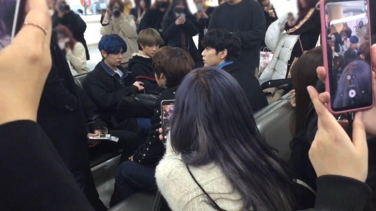 Duh, TXT Diserbu Fans di Bandara Saat Akan ke Jepang