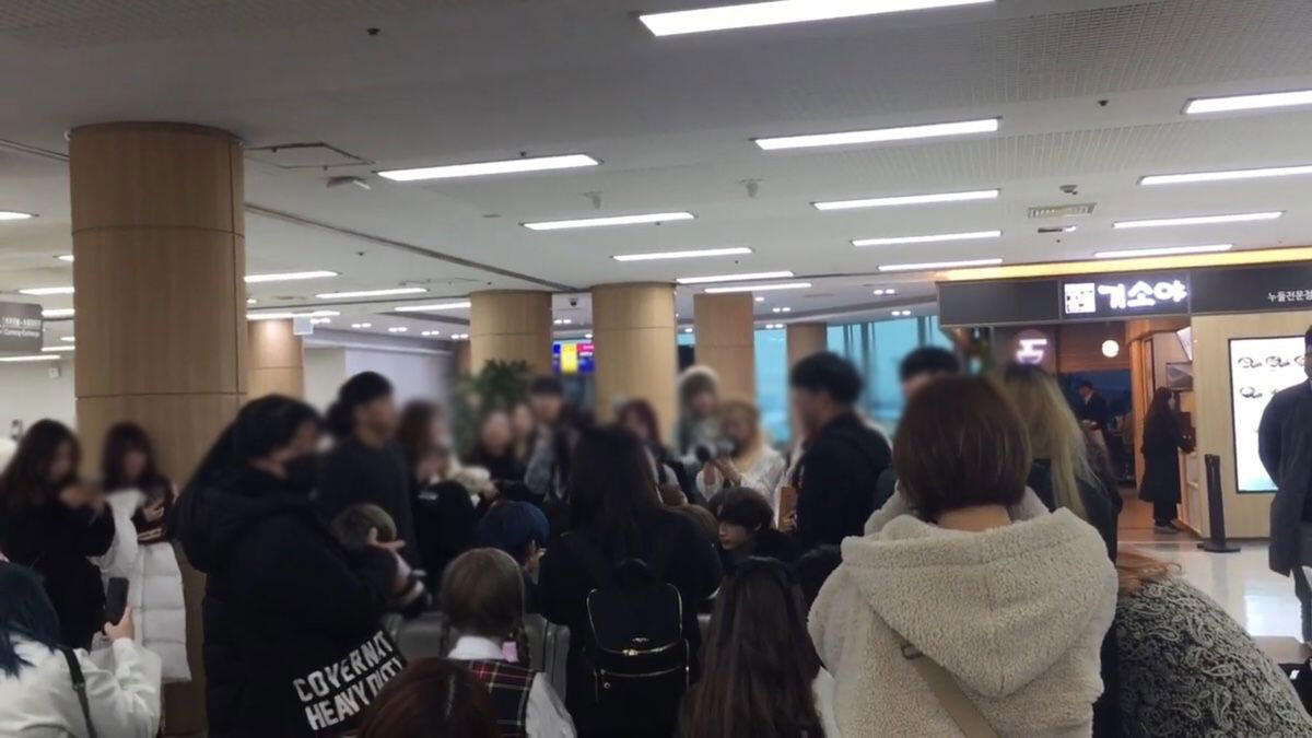 Duh, TXT Diserbu Fans di Bandara Saat Akan ke Jepang