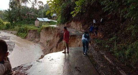 Padang Pariaman Diterjang Banjir, Jalan dan Bendungan Rusak