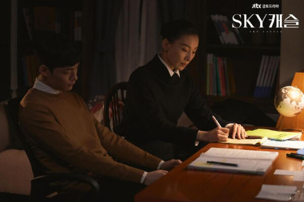 Ingat Drakor 'SKY Castle'? Kenapa Sih Relate Banget Sama Anak-anak SMA di Korea?