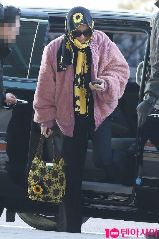 Mino Winner Tampilkan Airport Fashion yang Out of The Box Banget