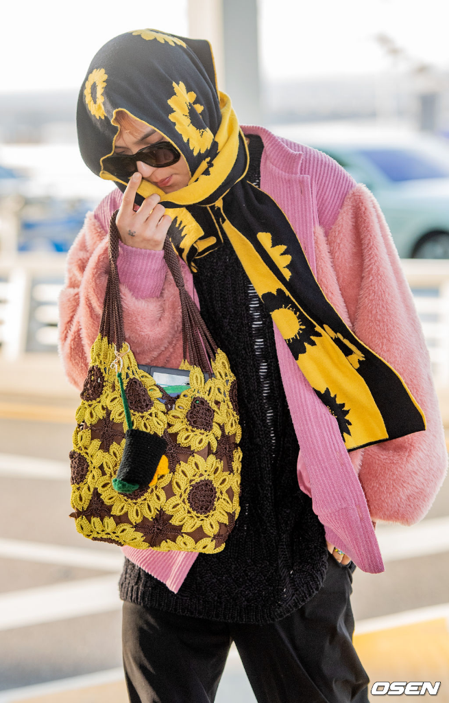 Mino Winner Tampilkan Airport Fashion yang Out of The Box Banget