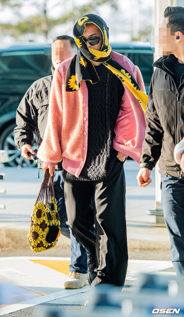 Mino Winner Tampilkan Airport Fashion yang Out of The Box Banget