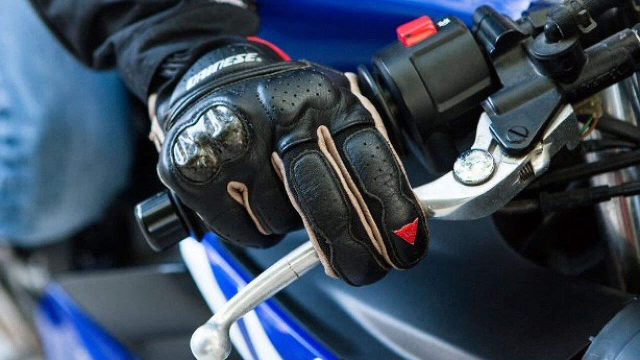 Riding aman ketika musim hujan telah tiba, jangan lakukan hal ini ya gaez