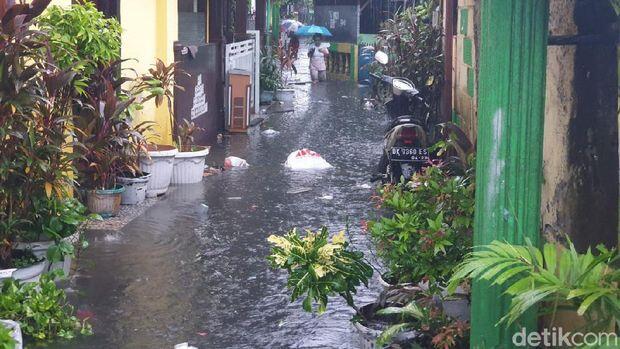 Jakarta Diguyur Hujan Deras Pagi Ini, Sejumlah Titik Tergenang Banjir