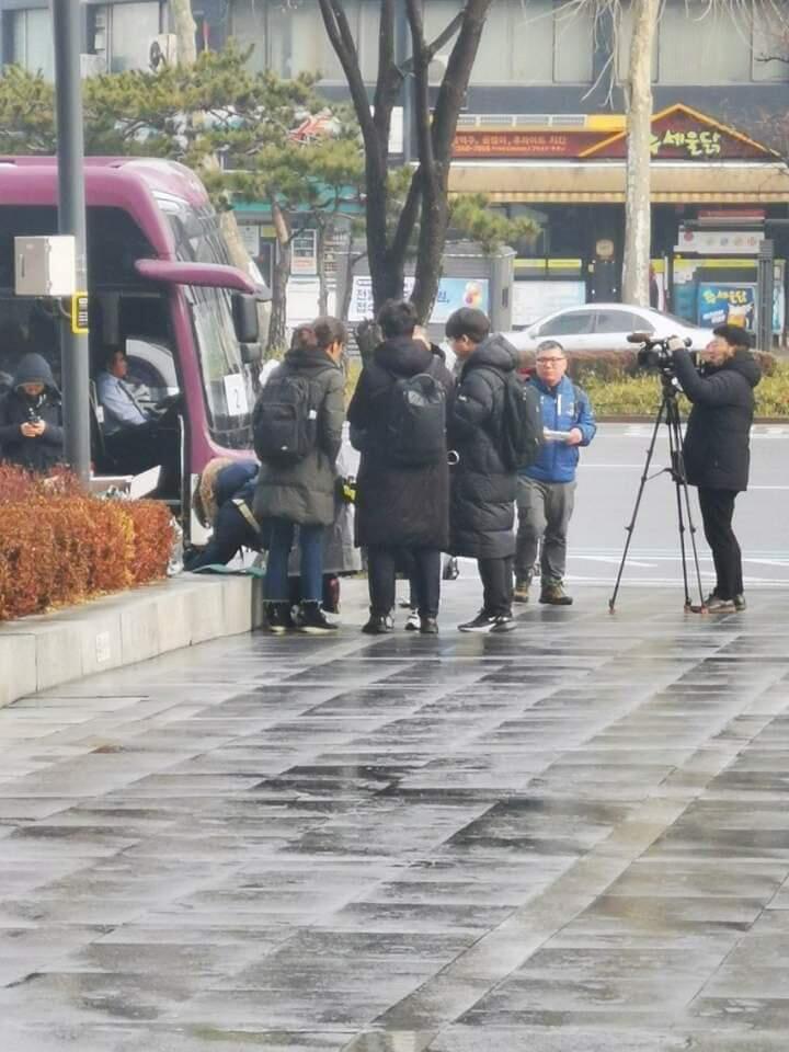 Chen 'EXO' Mau Nikah, EXO-L Terpecah Jadi Dua. Siapa yang Menang?