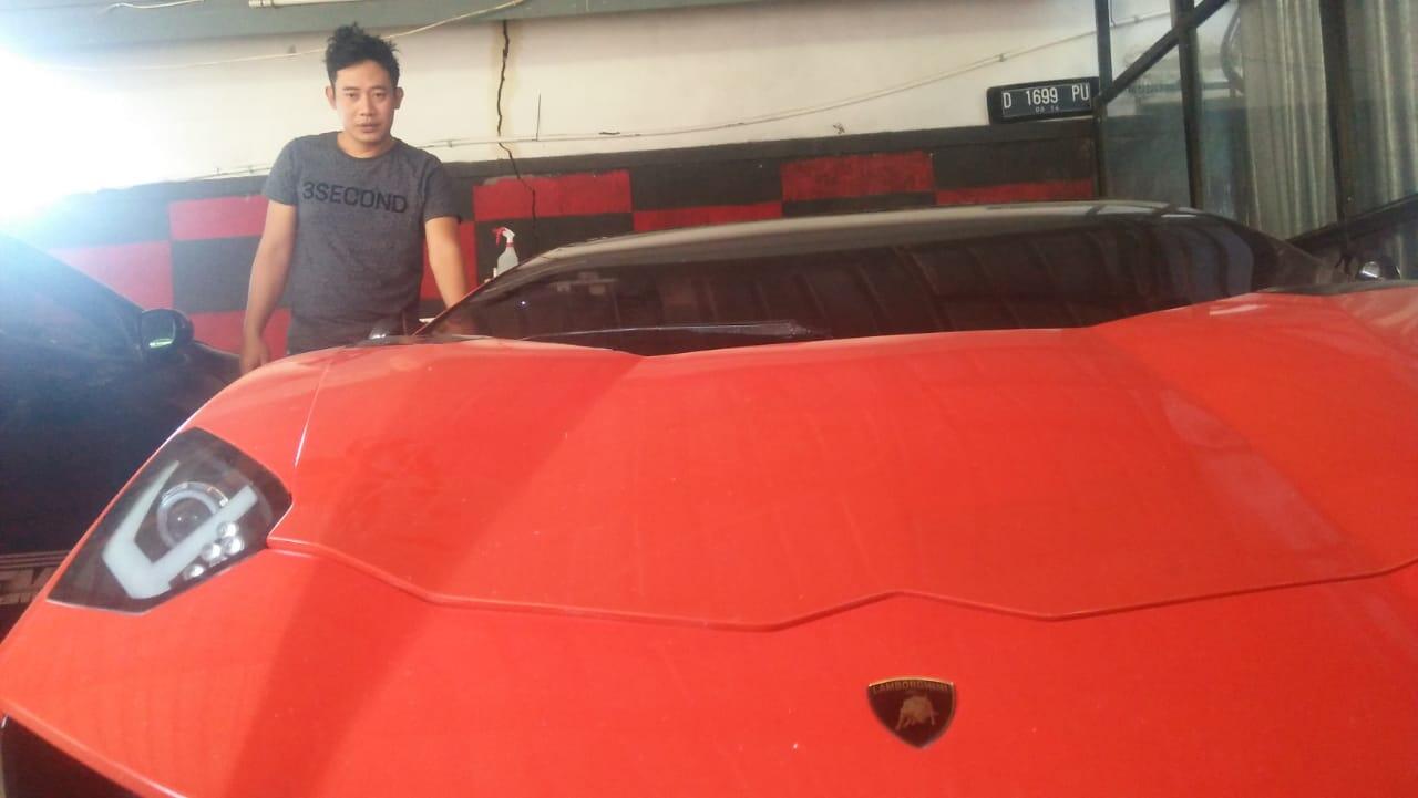 kenalan dulu sama pembuat replika lamorgini dan ferrari asal bandung