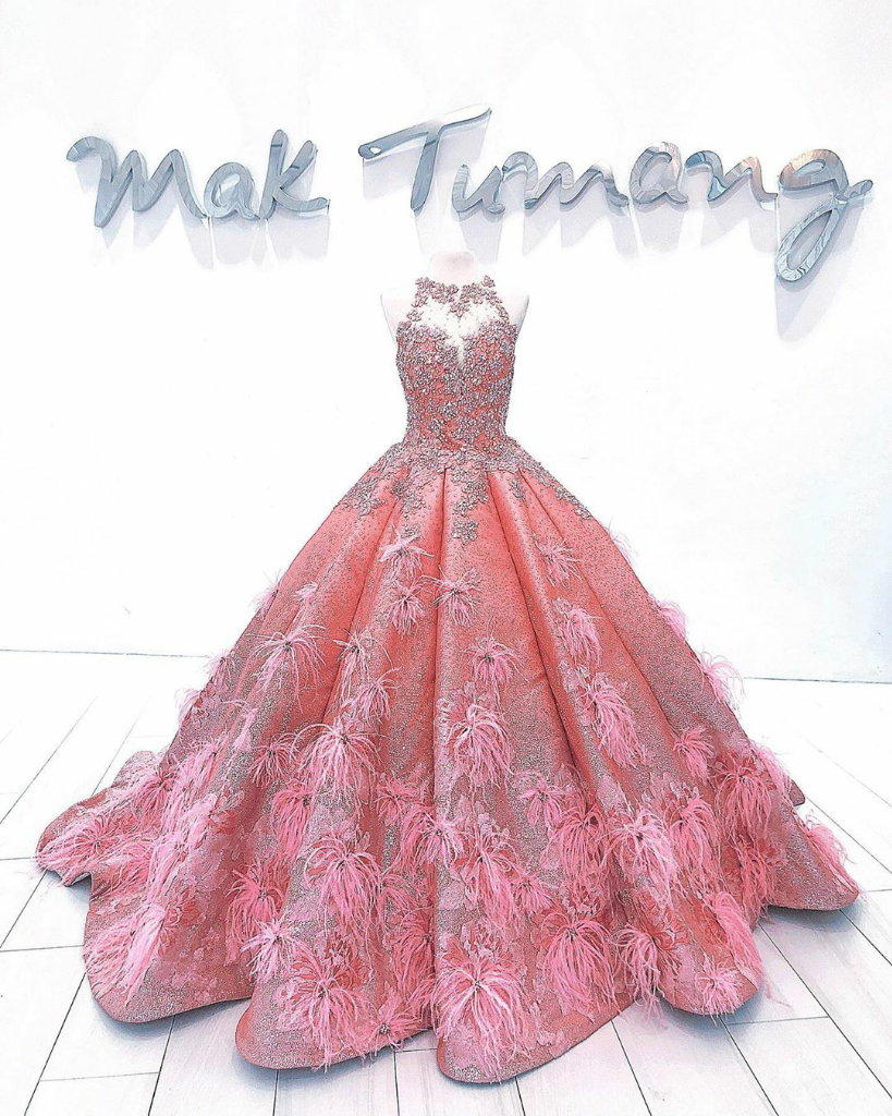 Terkenal Berkat Lava Gown, Ini Berbagai Rancangan Mak Tumang! Desainer Asal Filipina