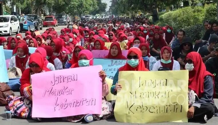 Perkara Cabul Putra Kiai Jombang Fitnah Dhalala, Ribuan Massa Gelar Aksi Doa Bersama