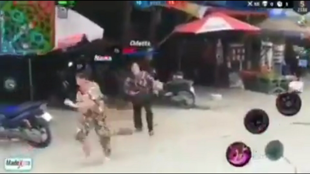 Kocak, Video Emak-emak Duel Ala Mobile Legend!