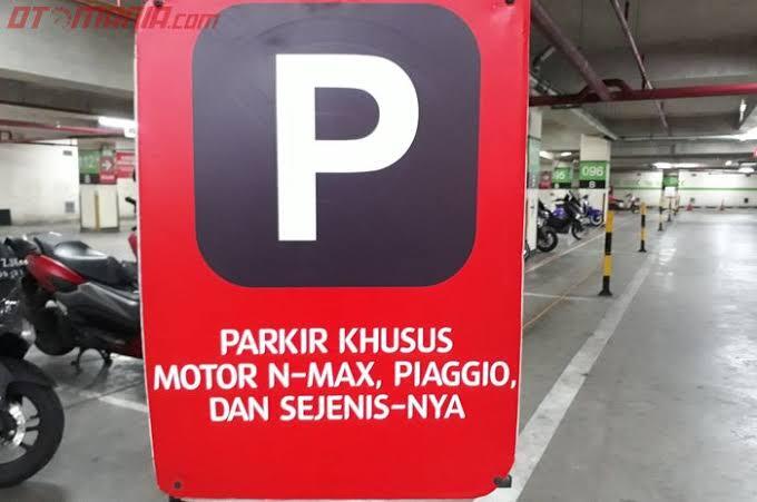 Lahan Parkir Khusus Untuk Motor 150cc Di Pusat Perbelanjaan, Dah Kaya Moge !! 