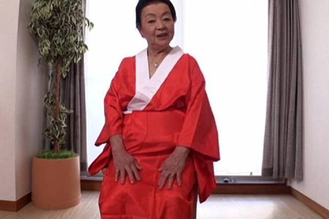 Kisah Nenek Yuko Ogaswara, Berusia 83 Tahun Nekat Terjun Kedunia Hiburan Berlendir