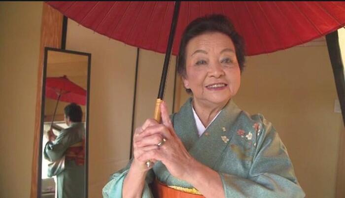 Kisah Nenek Yuko Ogaswara, Berusia 83 Tahun Nekat Terjun Kedunia Hiburan Berlendir
