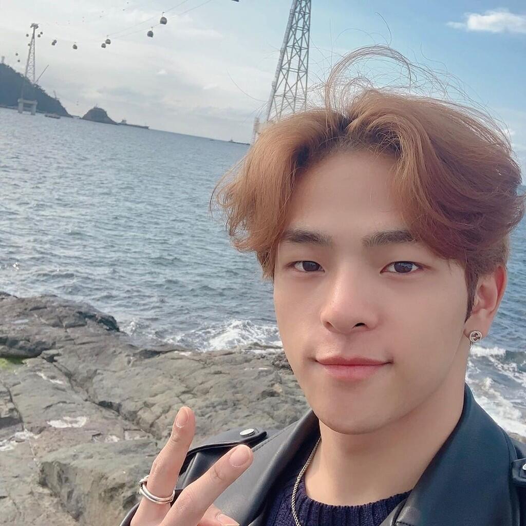 3 Idol KPop yang Balik ke Sosmed Setelah Keluar dari Grupnya di Tahun 2019