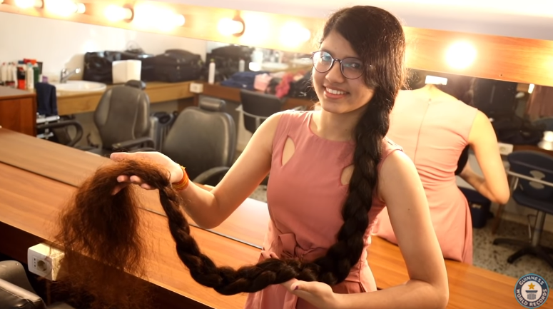 Cewek Dengan Rambut Terpanjang Di Dunia Versi Guiness World Record