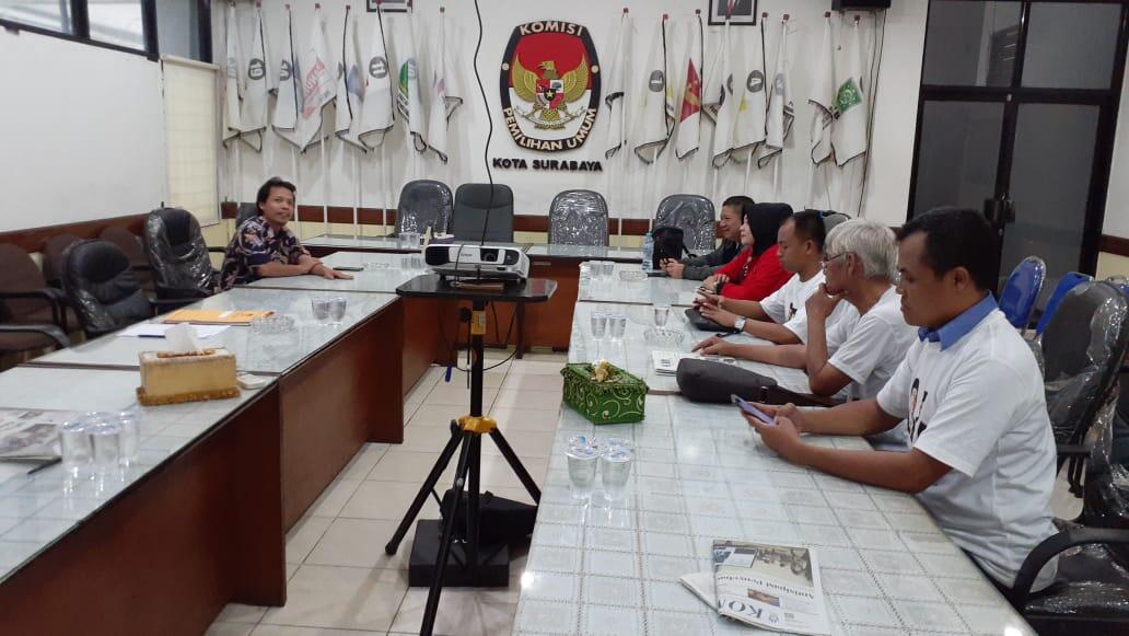 Syafrudin Budiman SIP dan Dra EC Hj Hermin Ernawati Sambangi KPU Surabaya