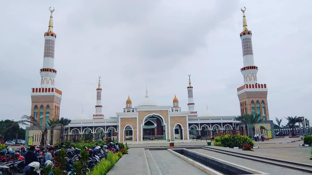 WARGA INDRAMAYU KINI PUNYA ISLAMIC CENTER MEGAH