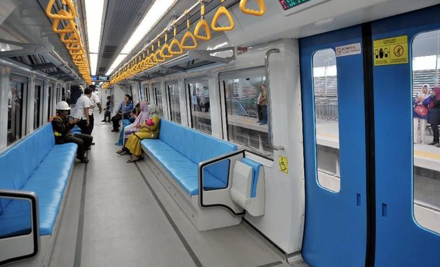 Tak Lagi Gratis, Jumlah Penumpang LRT Jakarta Merosot Hampir Separuhnya