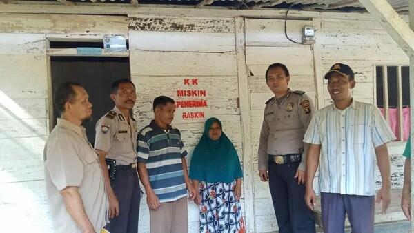 Rumah Lantai 2 Ini Rela Di Tempeli Stiker Miskin, Yang Miskin Malah Malu Ngaku Miskin