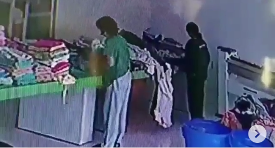 Heboh, Video Seorang Pegawai Rumah Sakit Diseret Setan ke Kolong Meja! Apakah Benar?